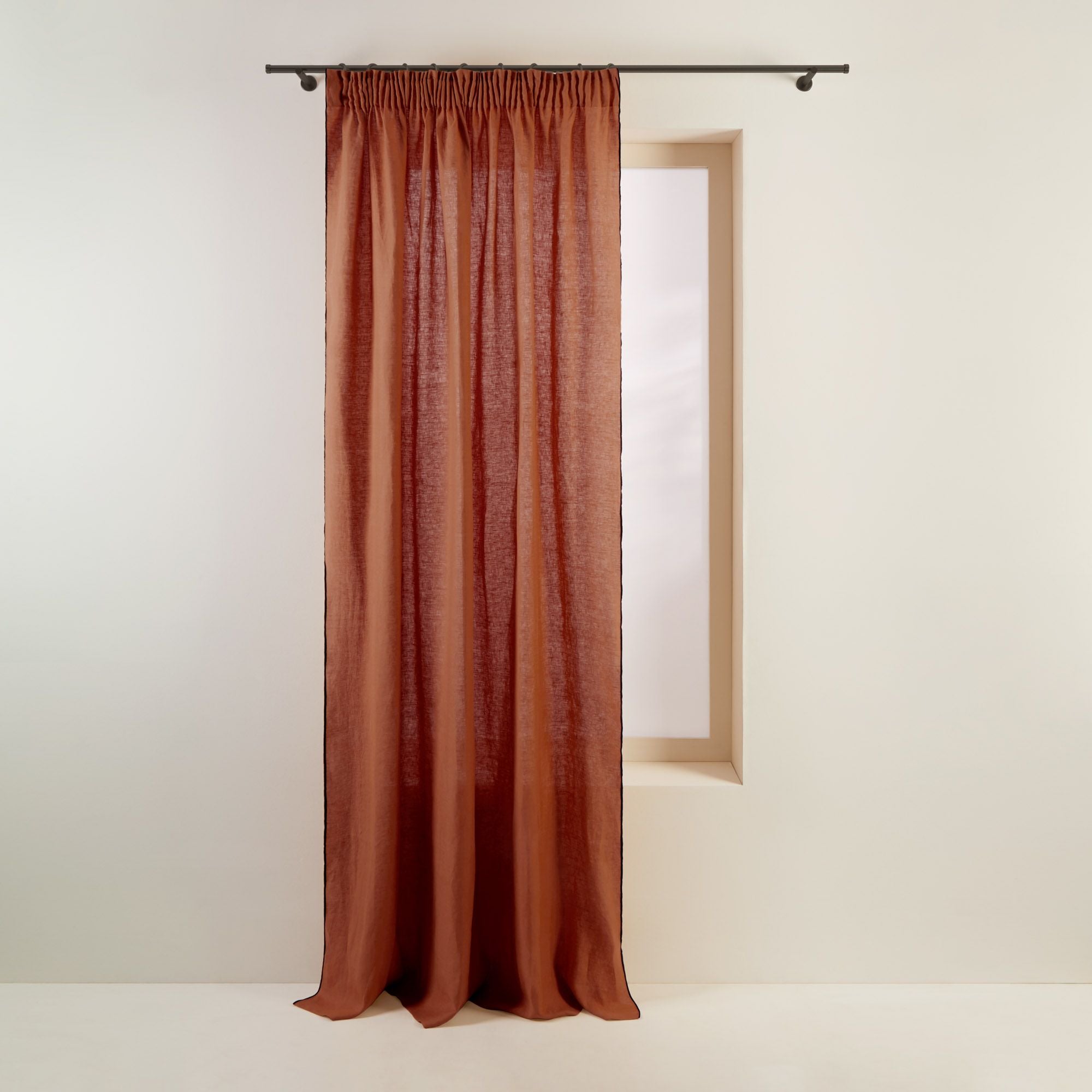 Rideau à ruban fronceur 350x280 cm Terracotta et bourdon noir en Lin Rideau à ruban fronceur 350x280 cm Terracotta et bourdon noir en Lin