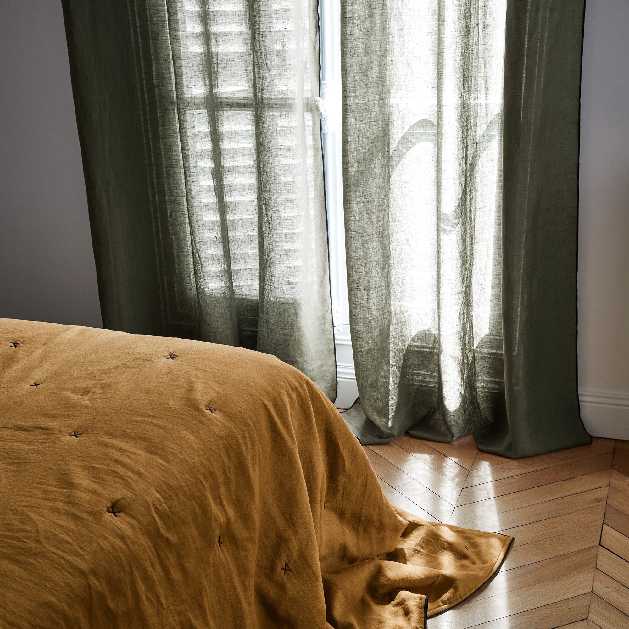 Panneau 350x280 cm Kaki et bourdon noir en Lin Panneau 350x280 cm Kaki et bourdon noir en Lin