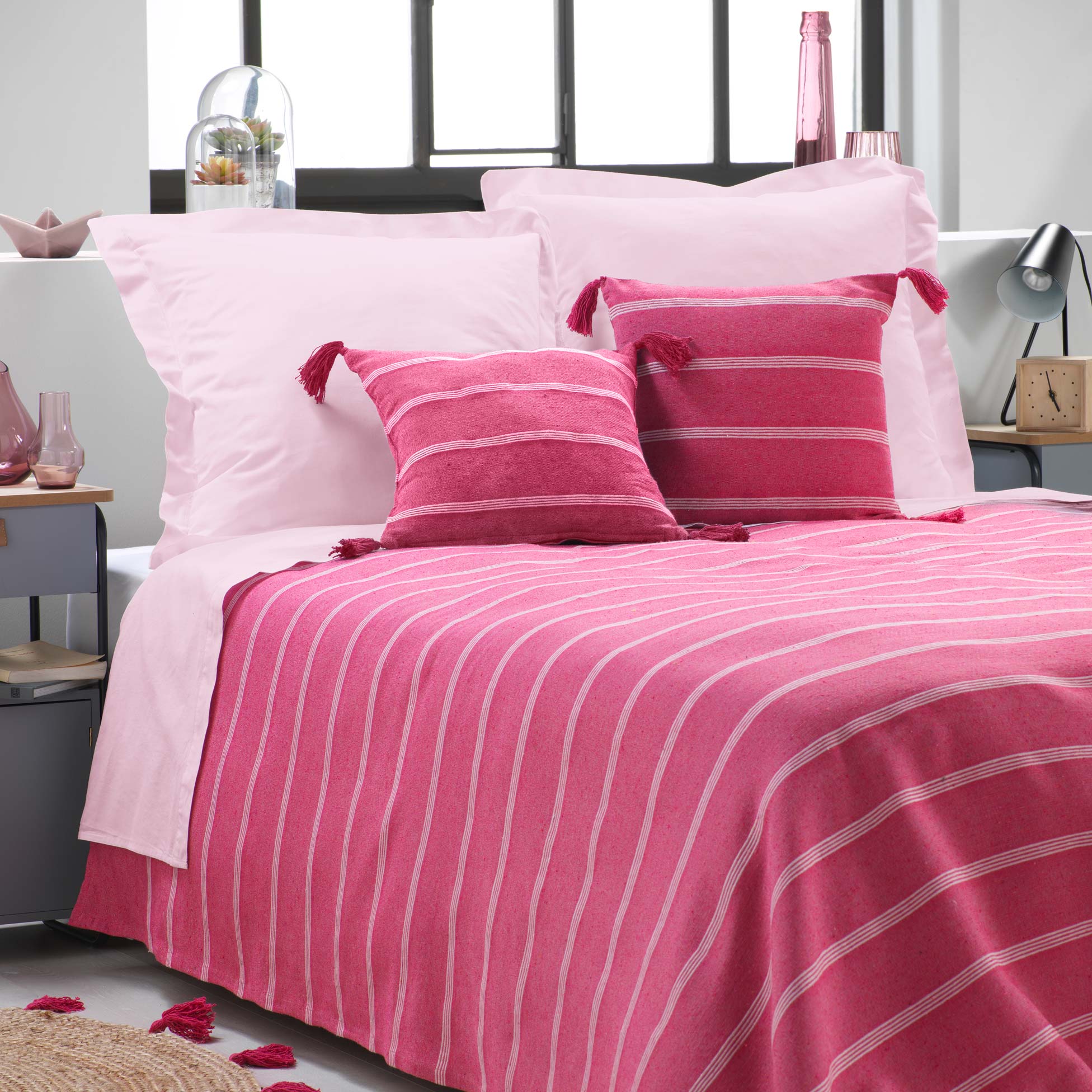 Couvre lit en jacquard rayé coton rose 250 x 230 Couvre lit en jacquard rayé coton rose 250 x 230