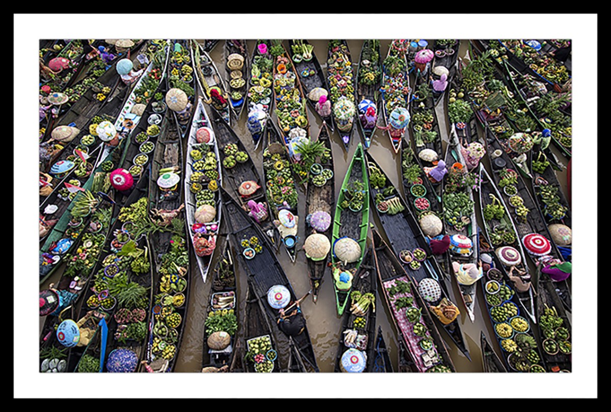 Affiche paysage marché flottant Affiche sous cadre noir Affiche paysage marché flottant Affiche sous cadre noir