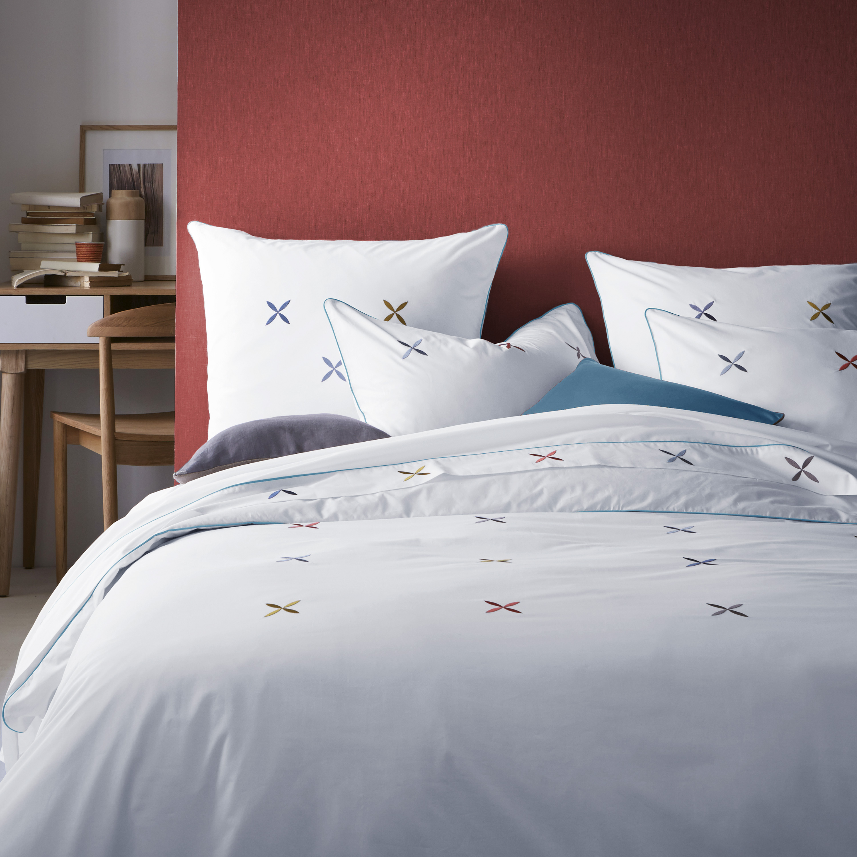 Housse de couette en percale de coton brodée 240x220 cm Housse de couette en percale de coton brodée 240x220 cm