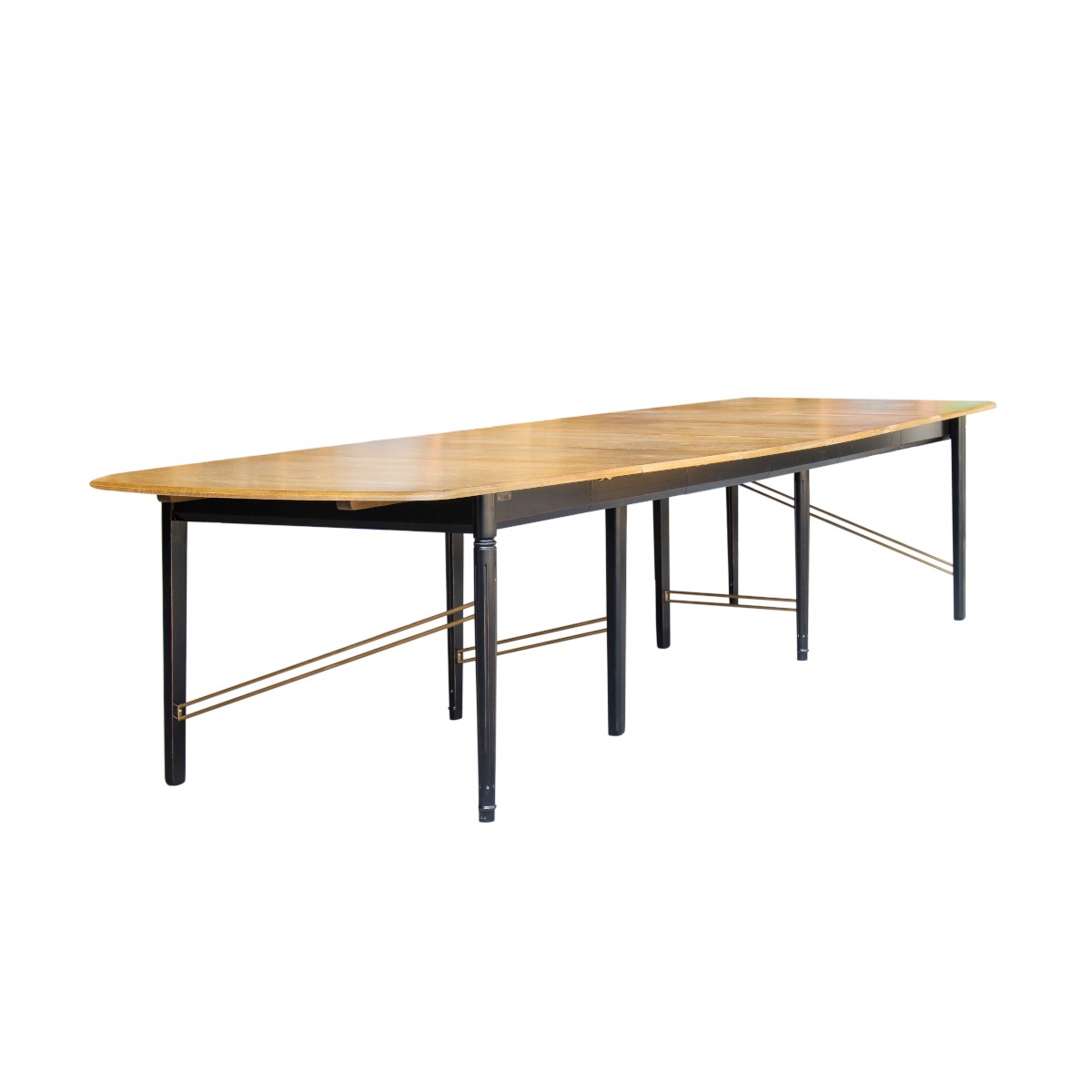 Grande table en chêne et pieds peints patine antiquaire noire Grande table en chêne et pieds peints patine antiquaire noire