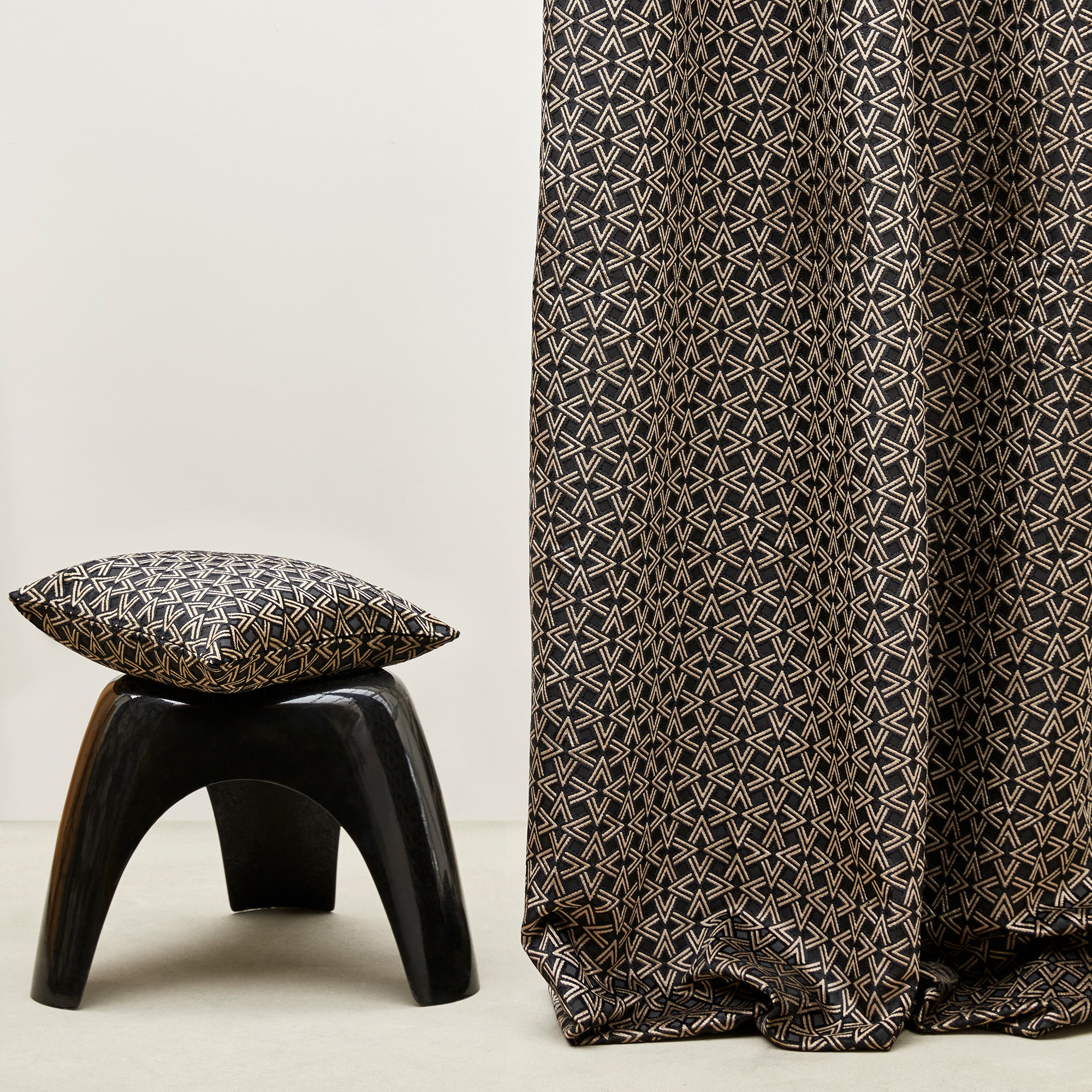 Rideau à galon fronceur 138x350 cm Noir et taupe Rideau à galon fronceur 138x350 cm Noir et taupe