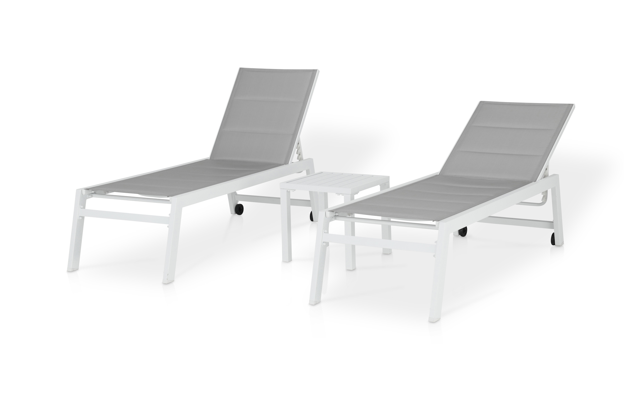 Ensemble de chaises longues hautes et table basse de jardin blanc