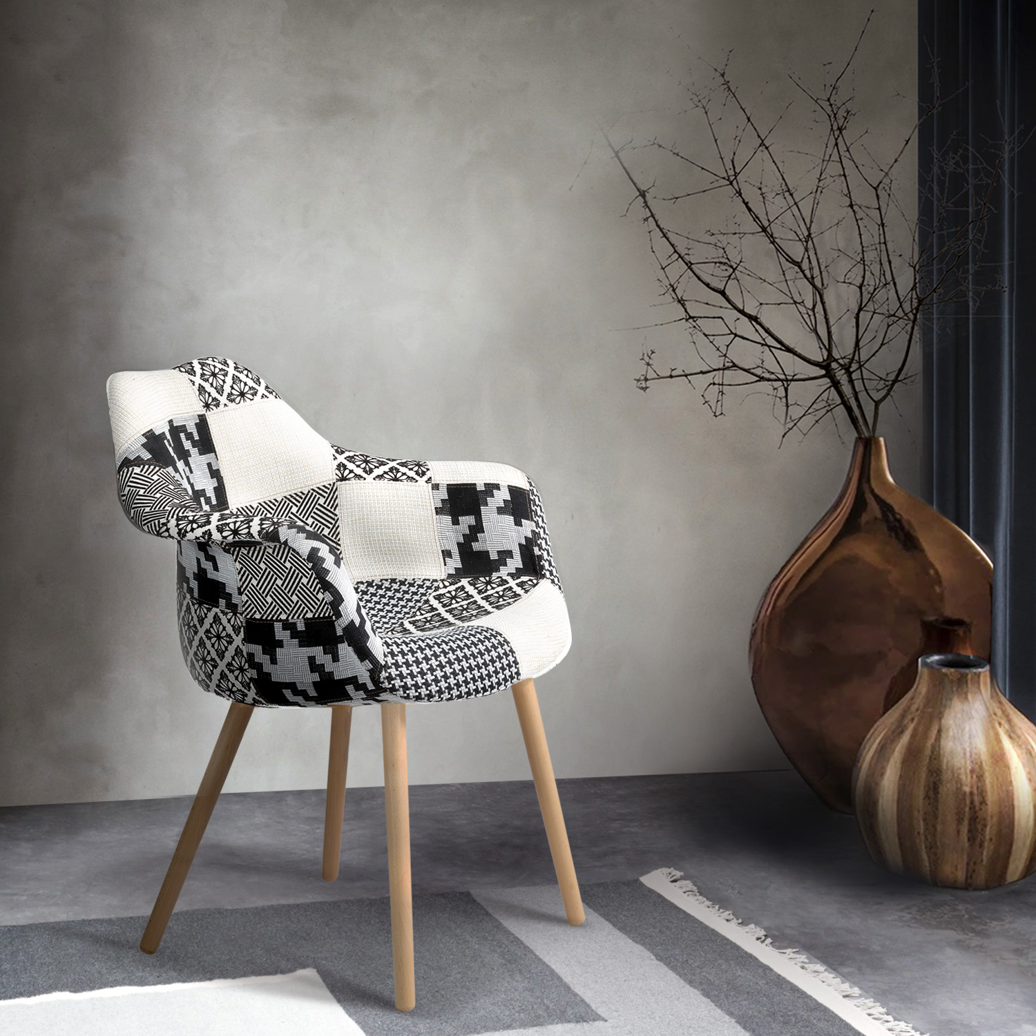 Chaise en tissu patchwork noir et blanc