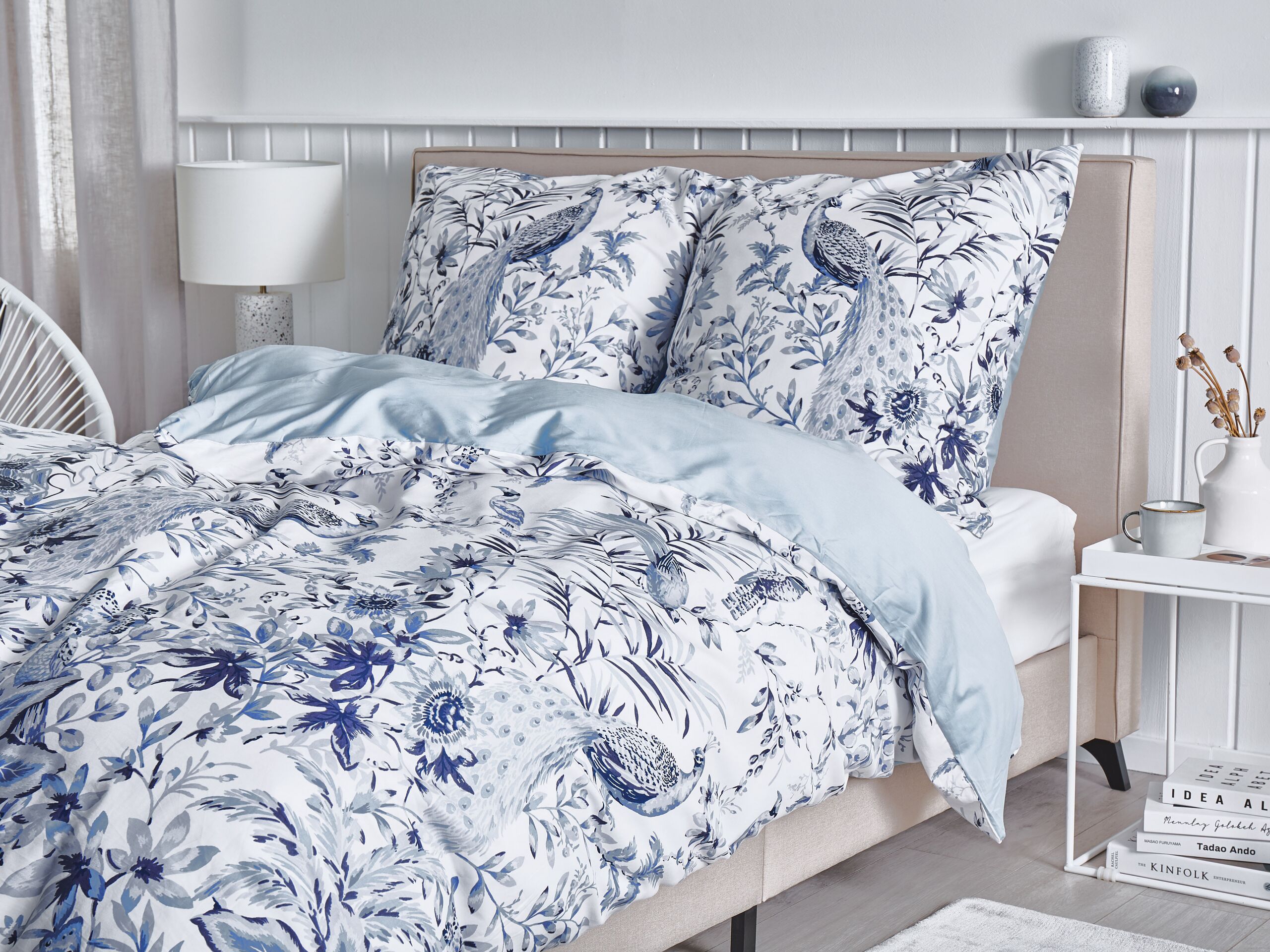 Parure de lit motif floral blanc et bleu 155 x 220 cm