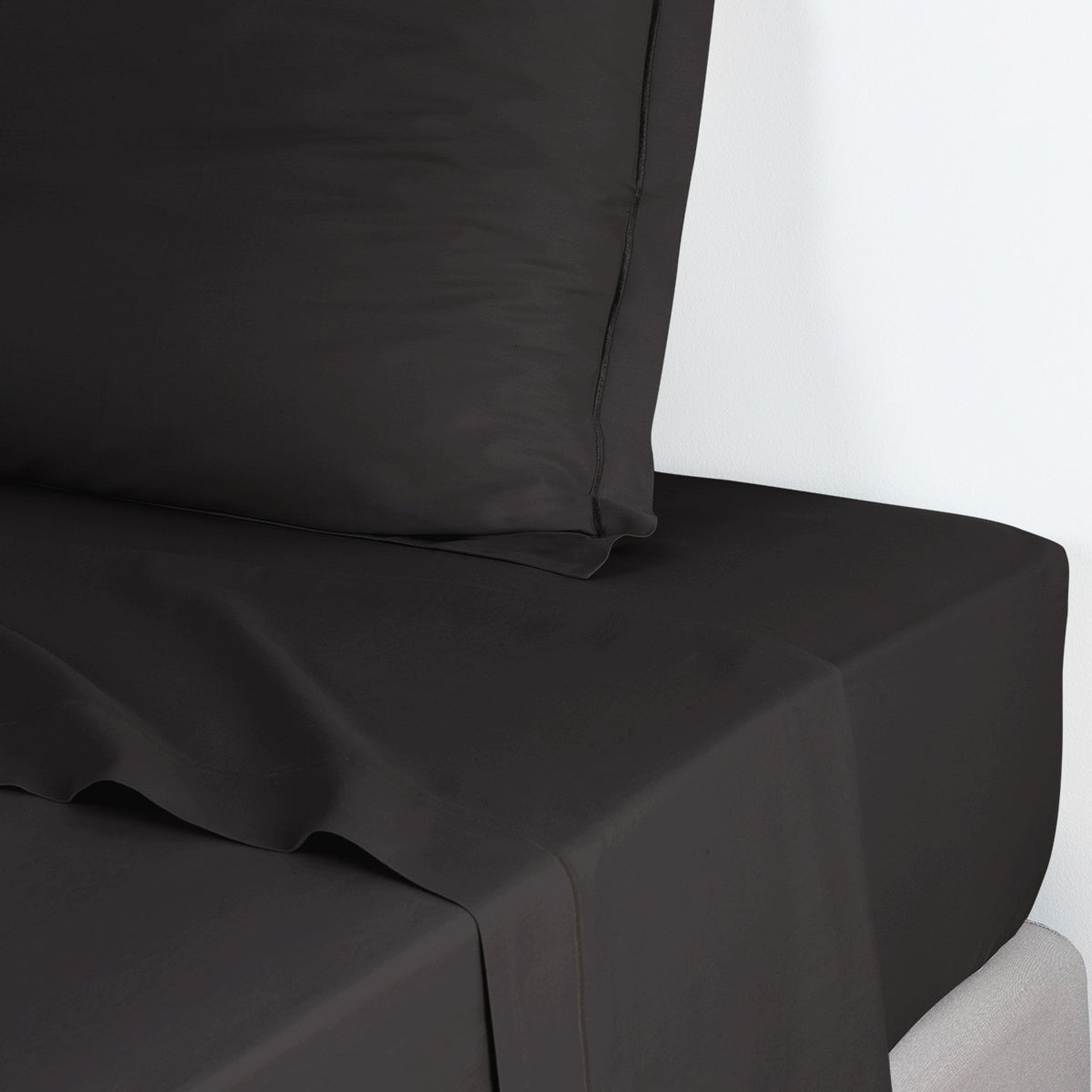 Drap plat en satin de coton 240x300 Noir charbon Drap plat en satin de coton 240x300 Noir charbon