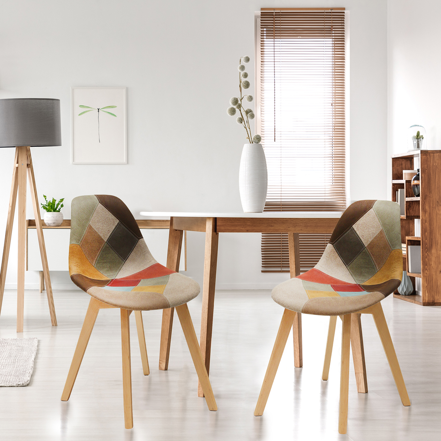 2 chaises design scandinave marron