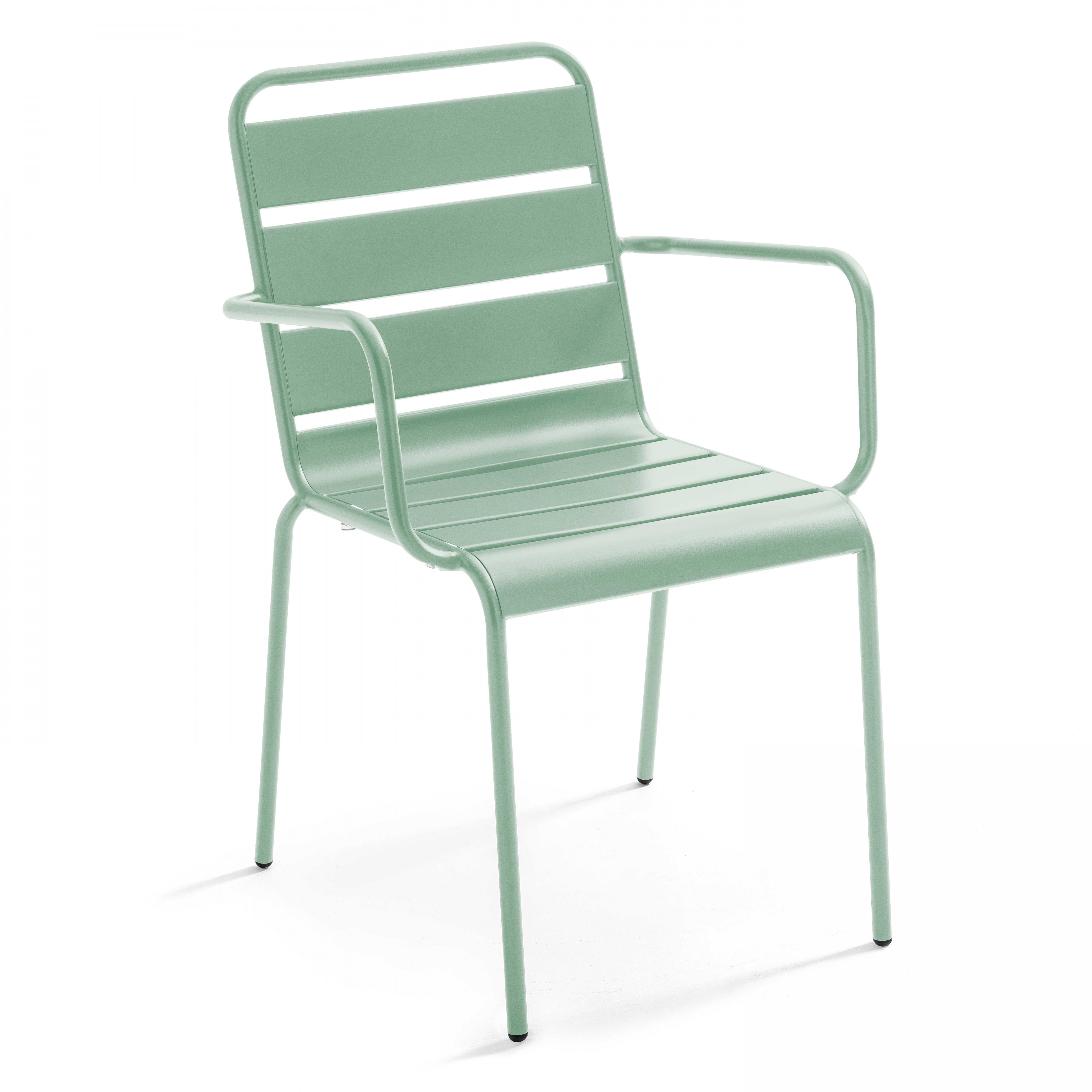 Fauteuil en métal vert sauge