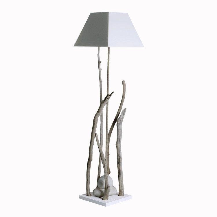 Lampadaire en bois blanc