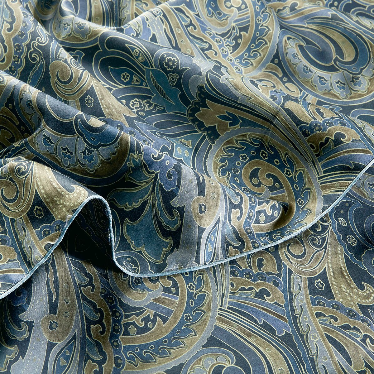 drap plat satin bleu foncé 270x295 cm