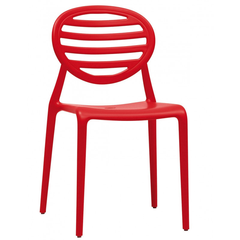 Chaise de jardin en plastique rouge