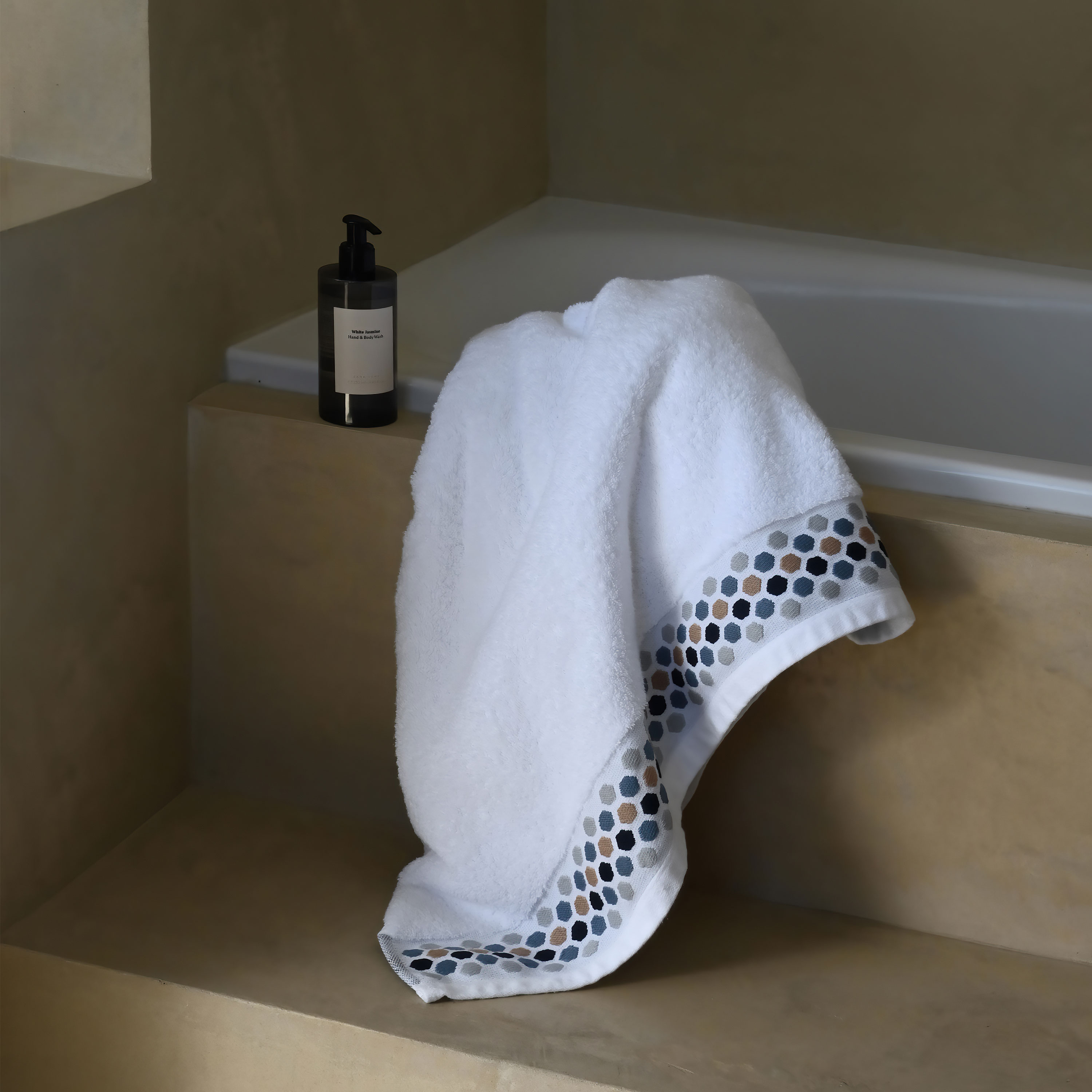 serviette de toilette coton bouclette jacquard blanc 50 x 90 cm