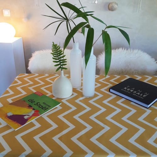 Chevrons Nappe Enduite Ovale Jaune 160 X 240 Cm Maisons Du Monde