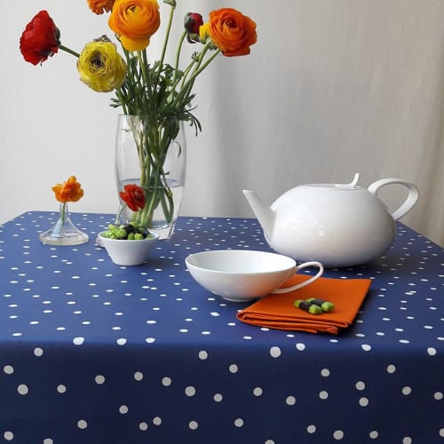 Confettis Nappe Enduite Ovale Blanc 160 X 200 Cm Maisons Du Monde