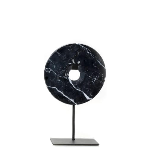 Statua in marmo nero su base metallica media
