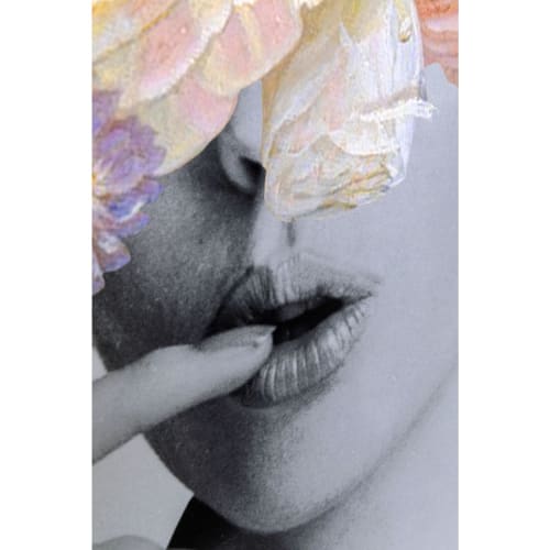 Déco Toiles et tableaux | Affiche encadrée femme fleurs pastel 117x152 - JH06505