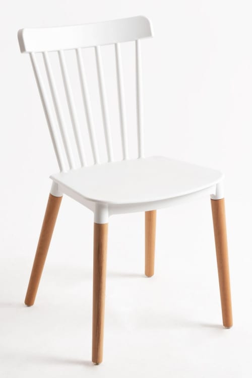silla en color blanco estilo nórdico en polipropileno