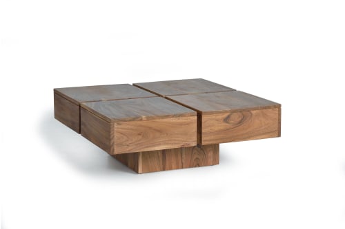 Mesa centro de diseño en madera de acacia.