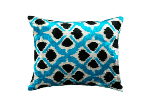 Coussin en velours Ikat rose yeux design