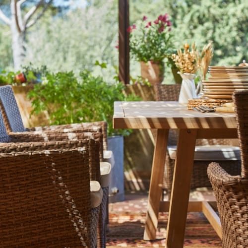 Tavolo tondo in legno chiaro per giardino RIVIERA