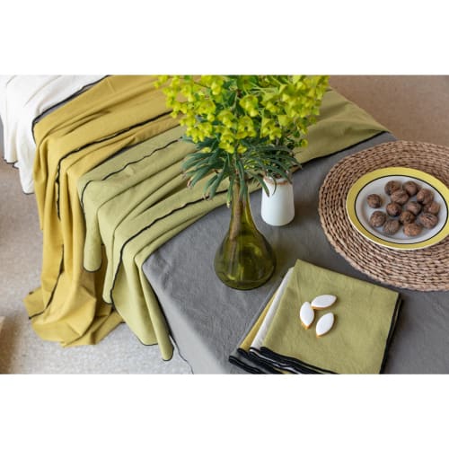 Nappe ovale vert 180x235 en polyester FONTANA