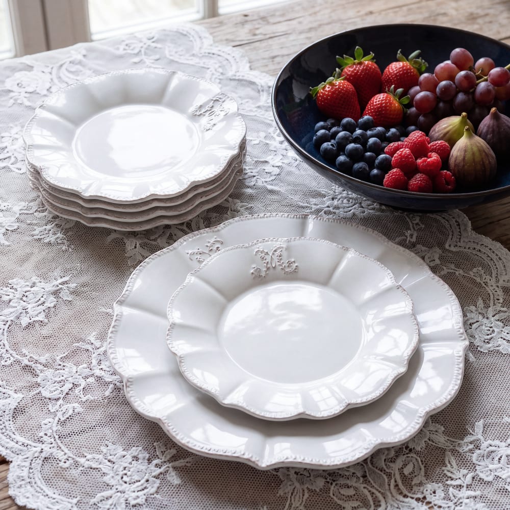 Assiette à dessert en faïence blanche