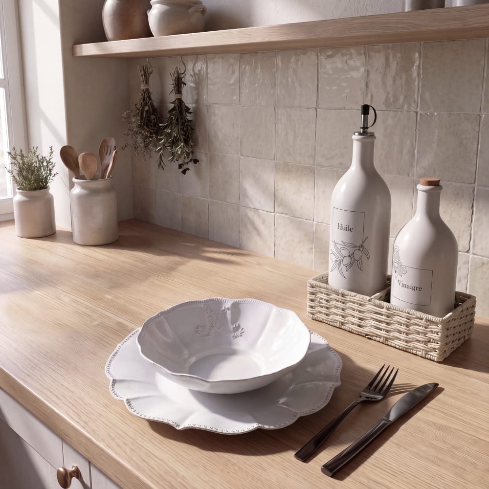 Assiette creuse en faïence blanche