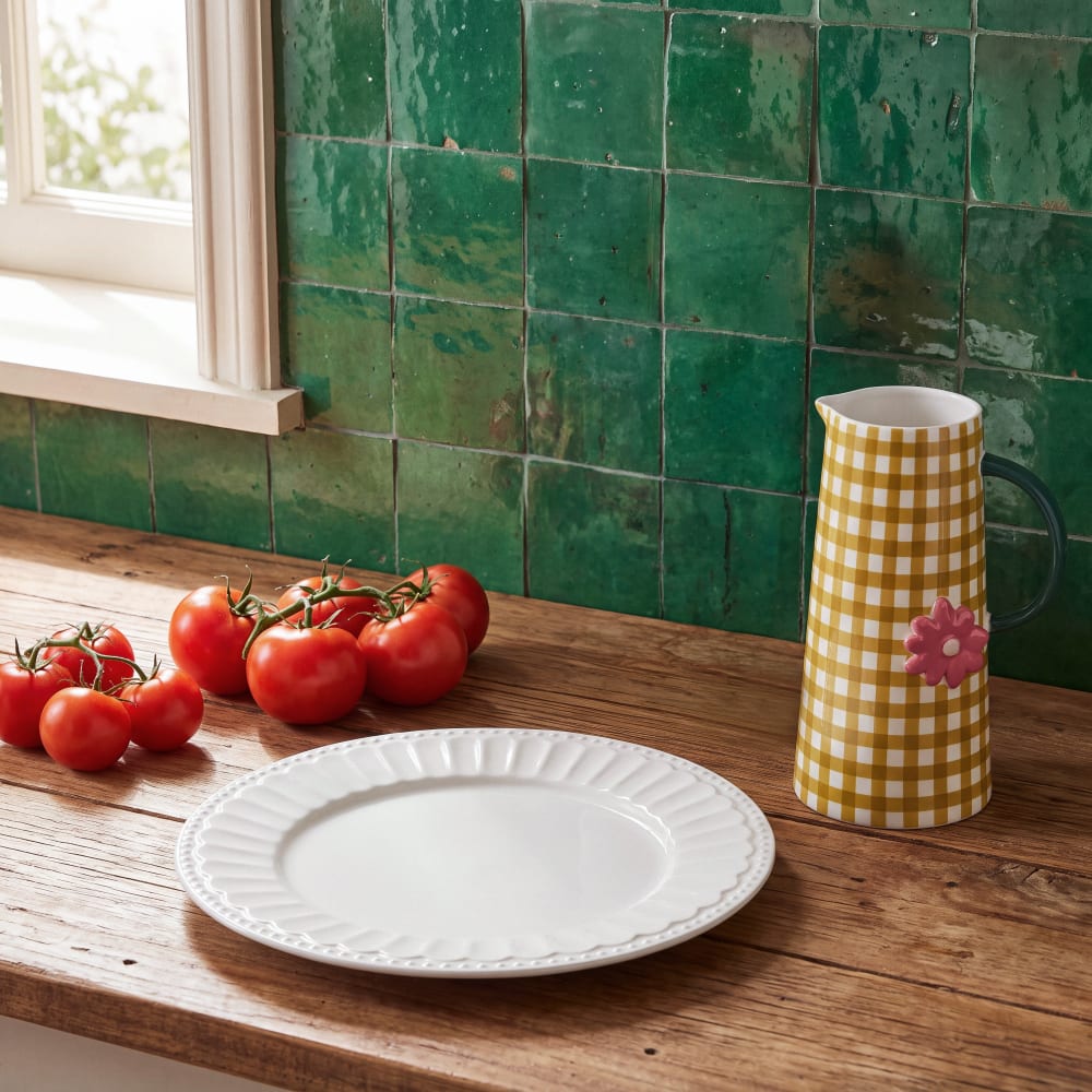 Assiette plate en porcelaine blanche