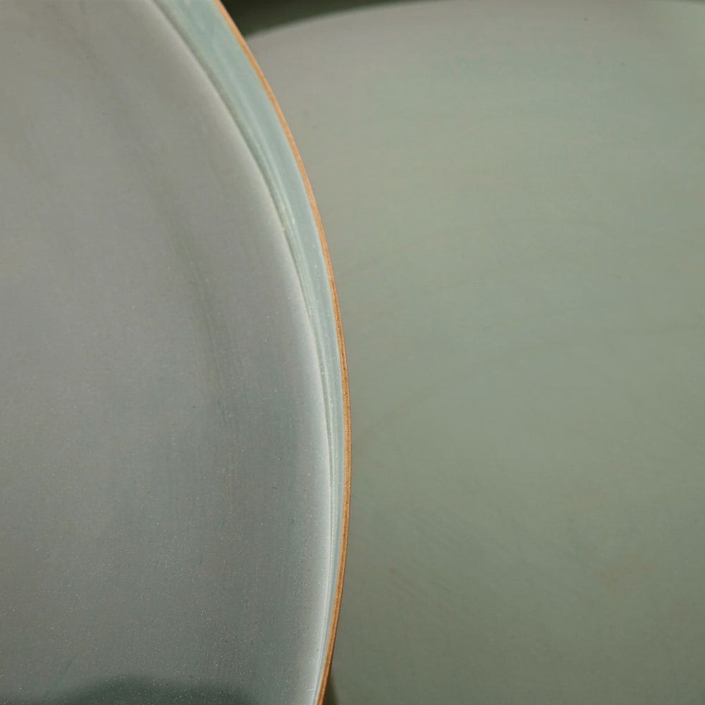 Tables gigognes en fer vert et doré — vue 4