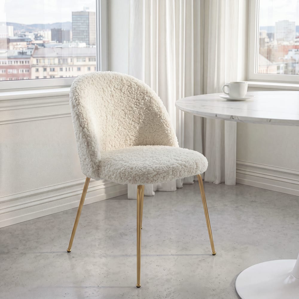Chaise bouclettes blanches et acier chromé doré