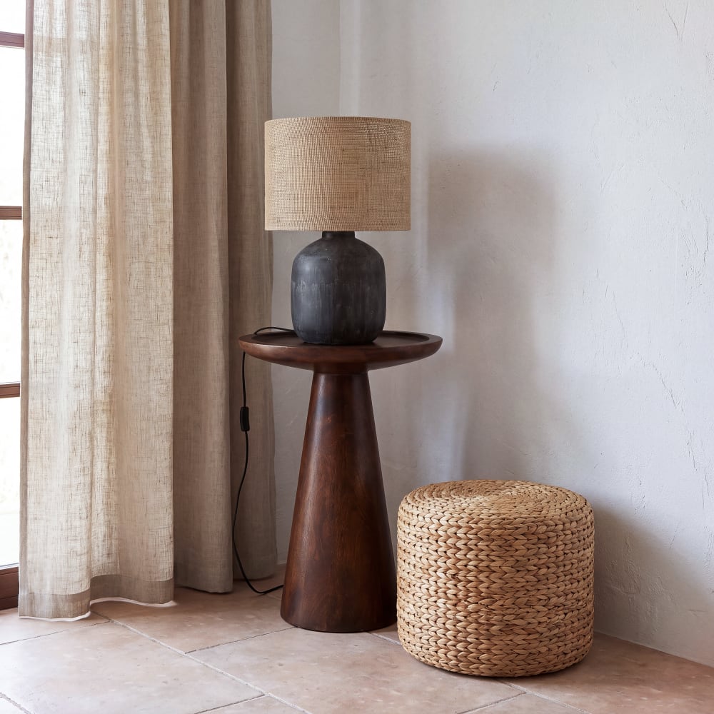 Lampe en céramique noire et abat-jour en jute, H49 cm