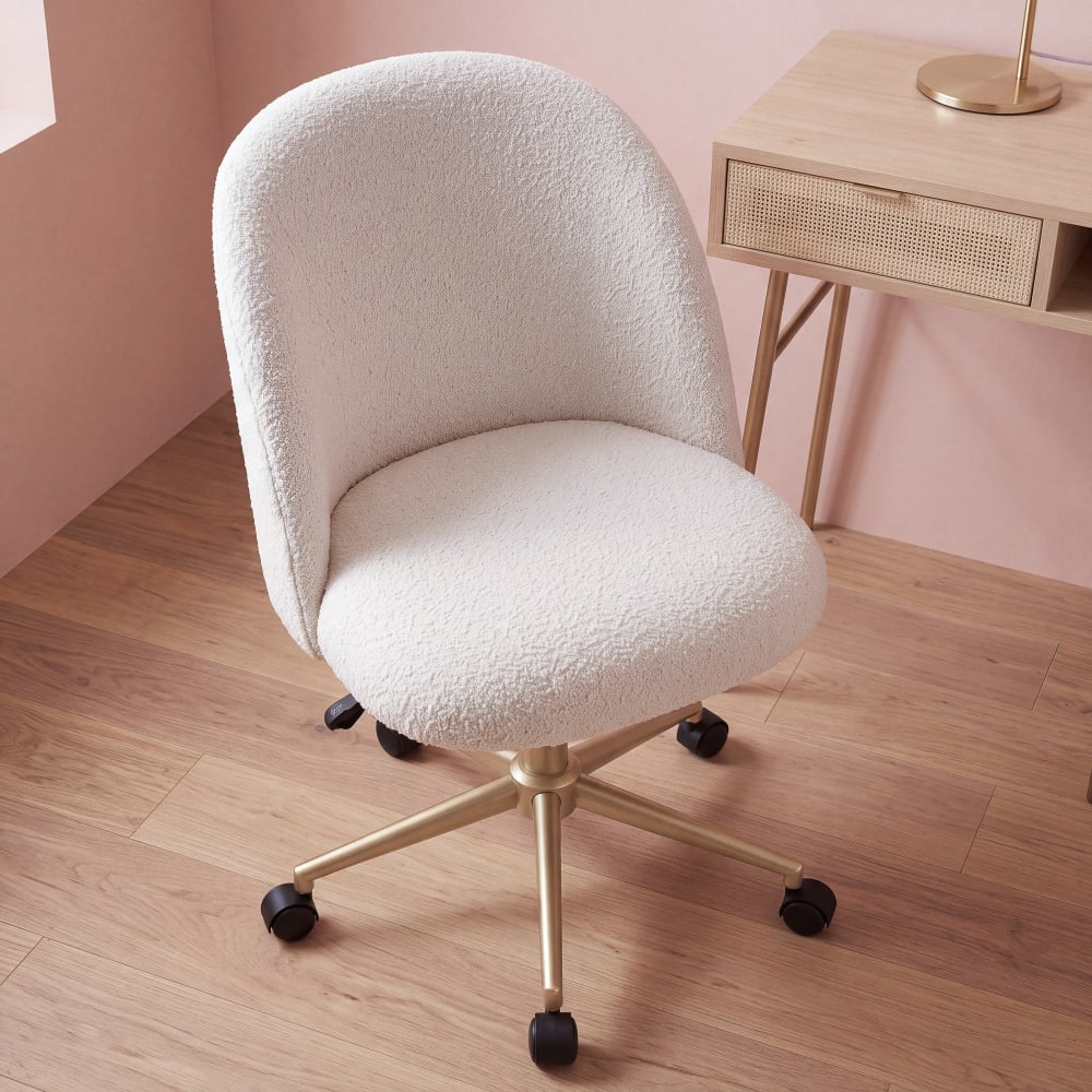 Chaise de bureau à roulettes à bouclettes blanches et acier coloris laiton