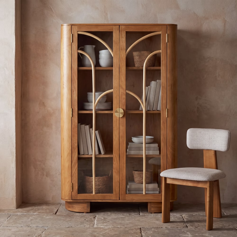 Vitrine 2 portes en bois de manguier, rotin et aluminium coloris laiton