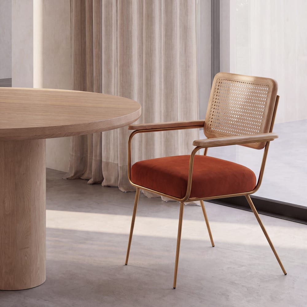 Fauteuil de table orange écureuil et cannage en rotin