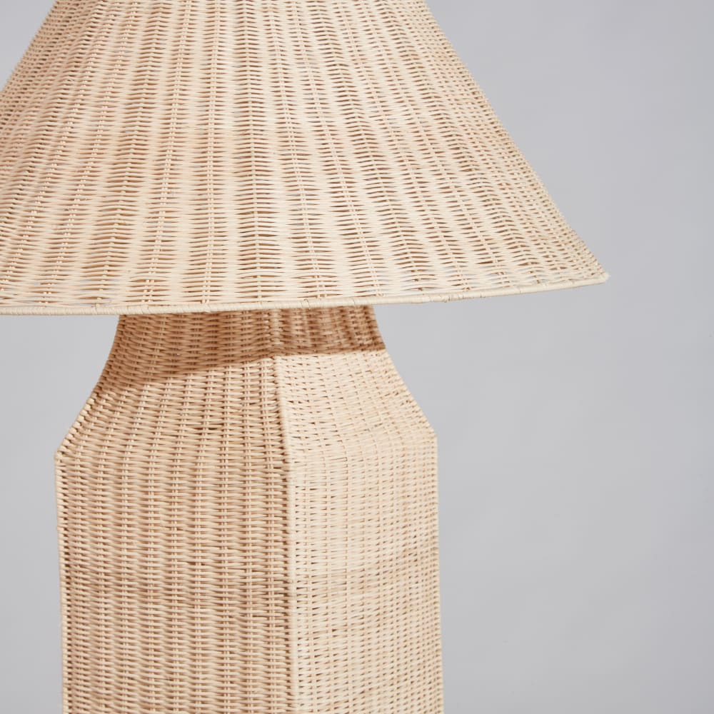 Lampadaire conique en rotin H149 - Maisons du Monde