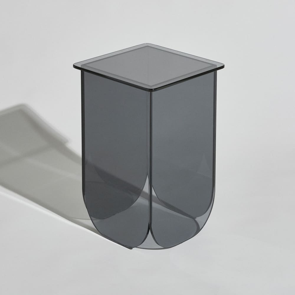 Bout de canapé en verre gris