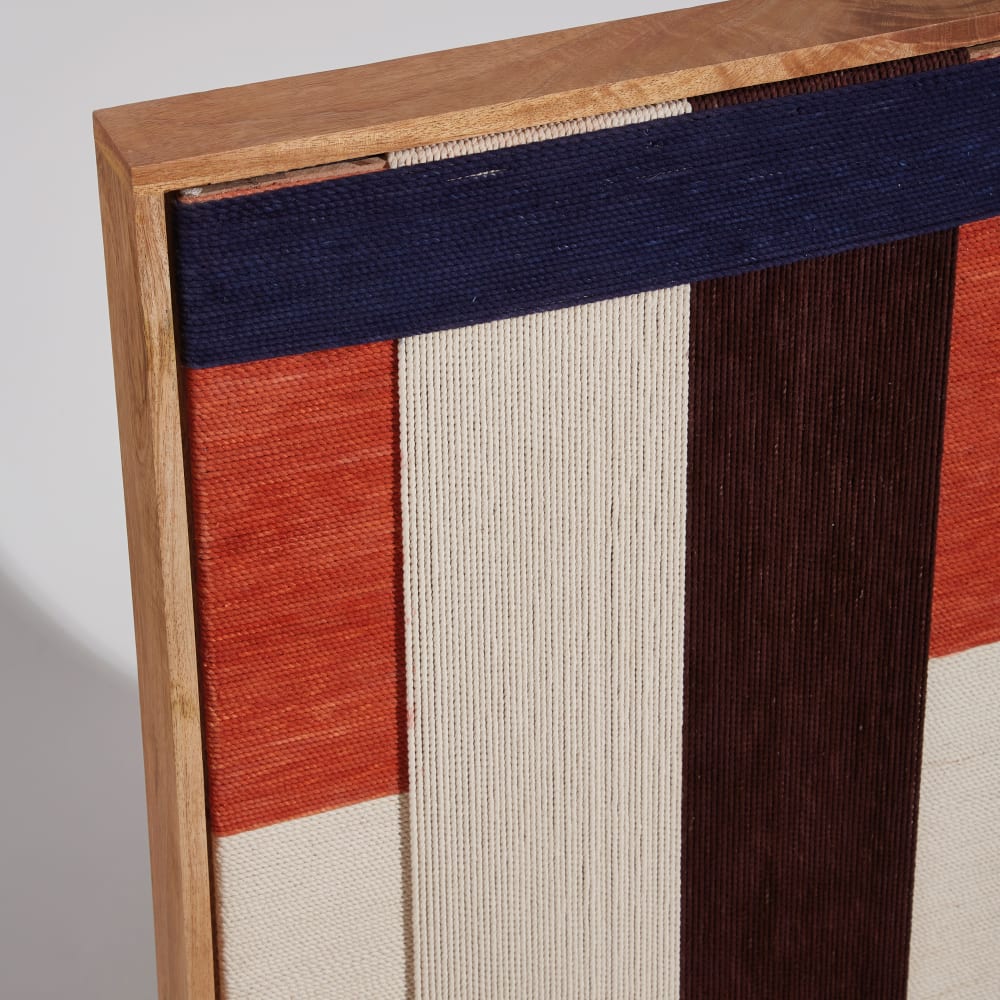 Déco murale tissage rouge, bleu, blanc, noir et bois de manguier 56x78