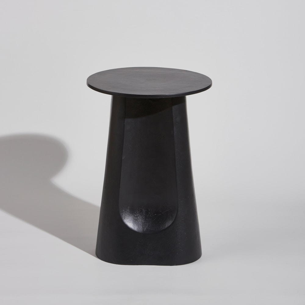 Bout de canapé en aluminium noir