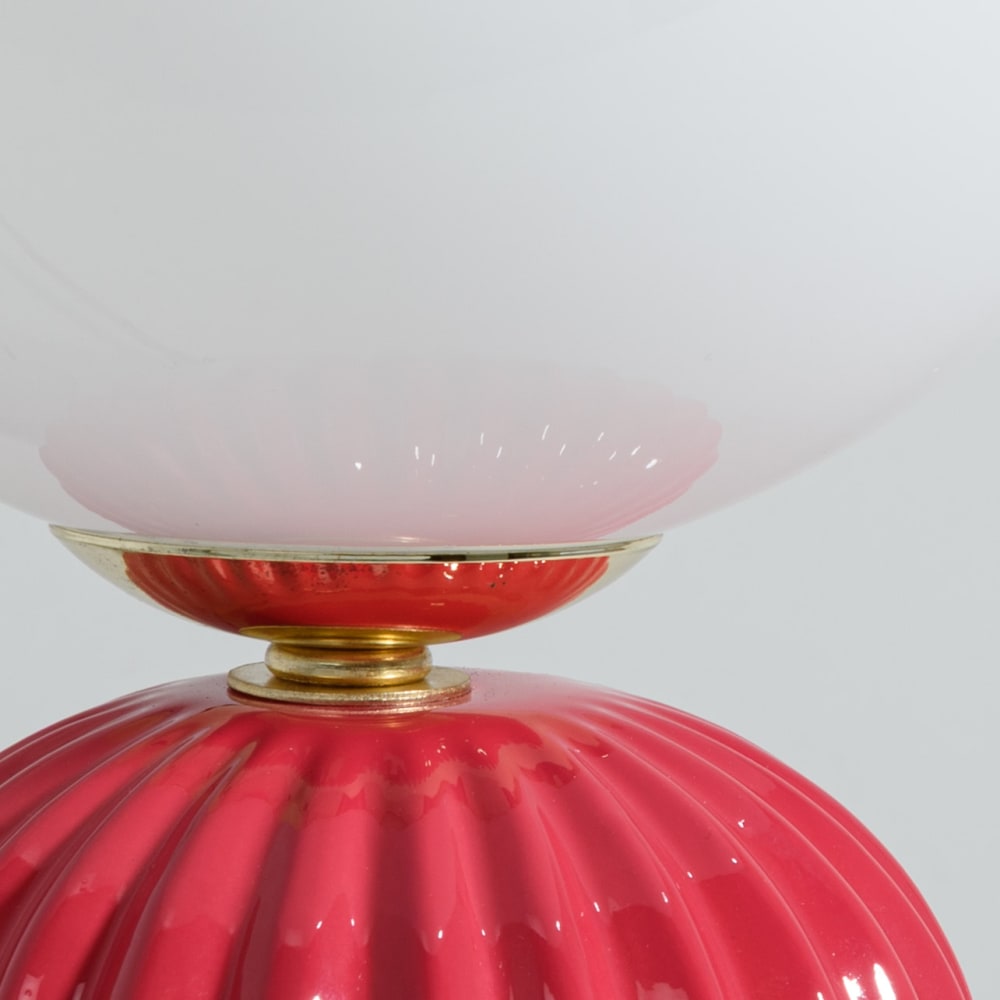 Lampe en céramique rose et globe blanc, H31 cm — vue 4