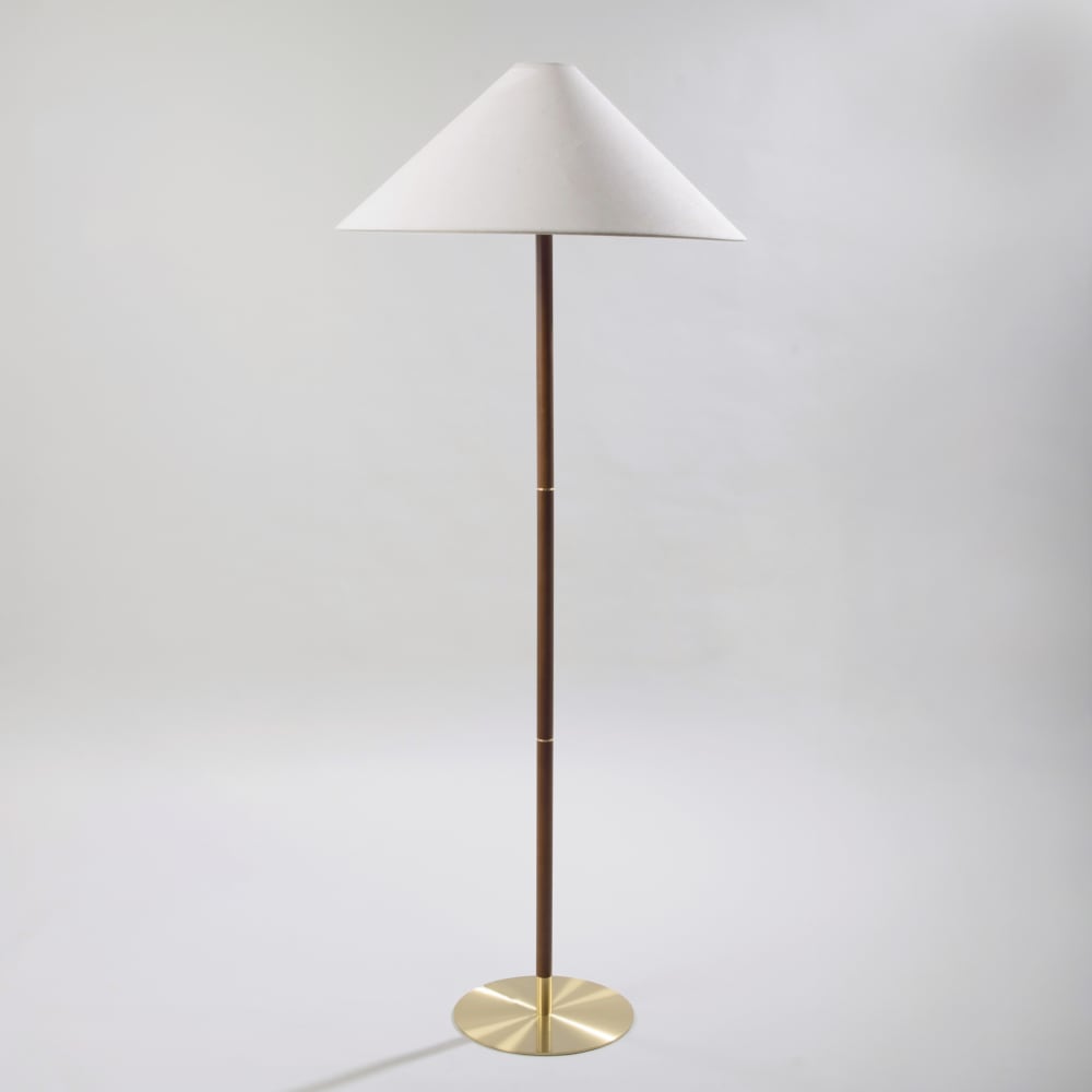 Lampadaire en bois d'hévéa, acier doré et abat-jour crème, H144 cm