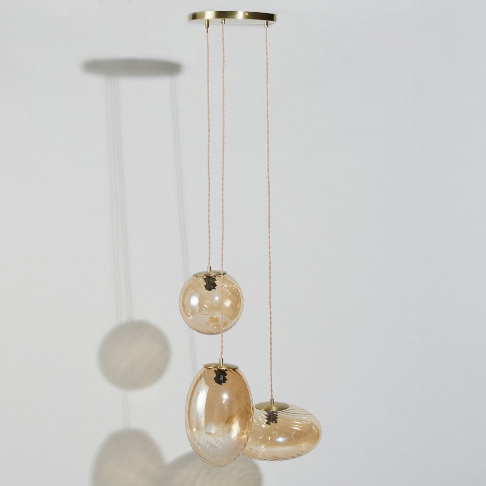 Suspension 3 abat-jours en verre ambré, H154 cm