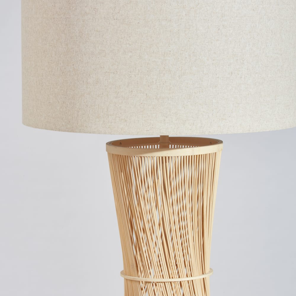 Lampadaire en bambou et abat-jour en polyester recyclé crème H160 - Maisons du Monde