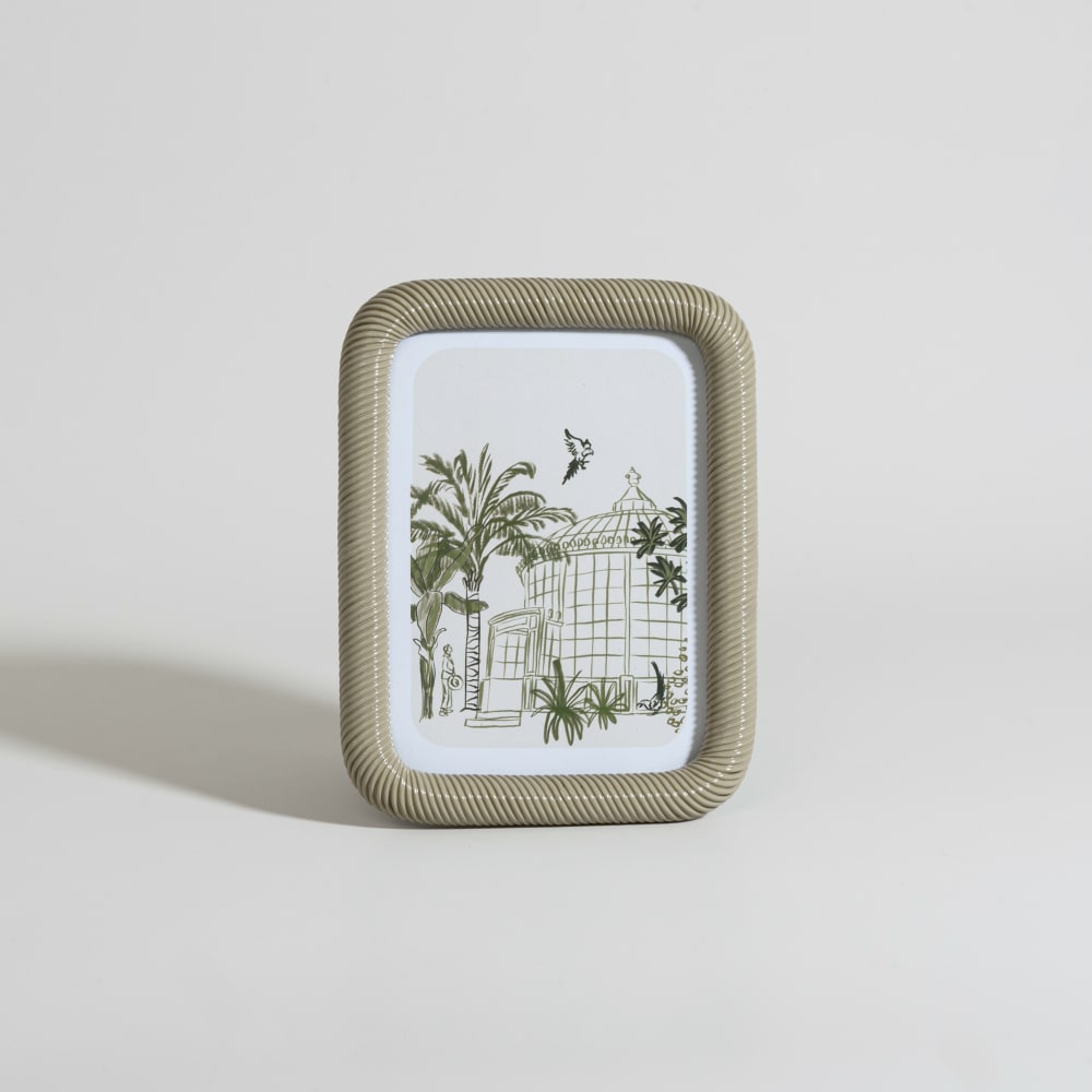 Cadre photo torsadé en résine vert kaki, format 13x19 cm