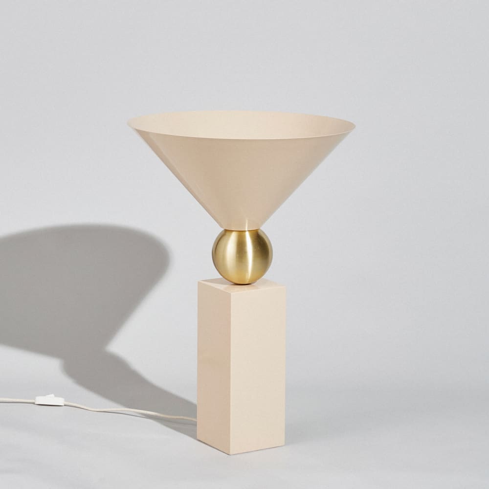 Lampe en acier et abat-jour conique beige