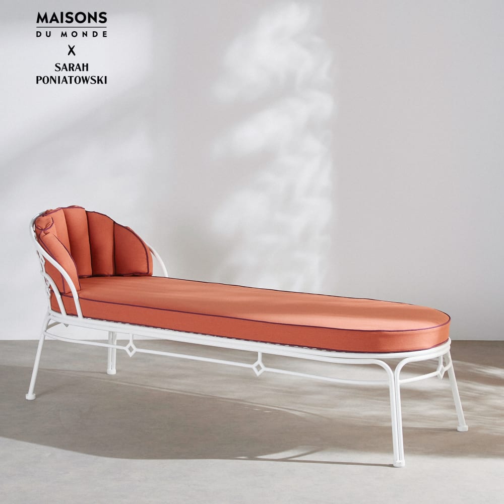 Bain de soleil en acier blanc cassé et coussins coloris rouille