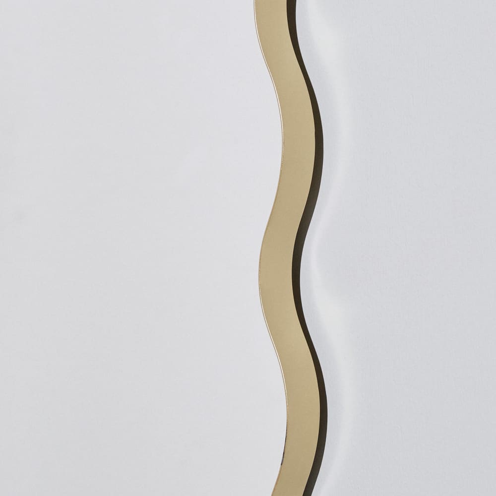 Grand miroir rectangulaire ondulé en acier doré, 70x160 cm - Maisons du Monde