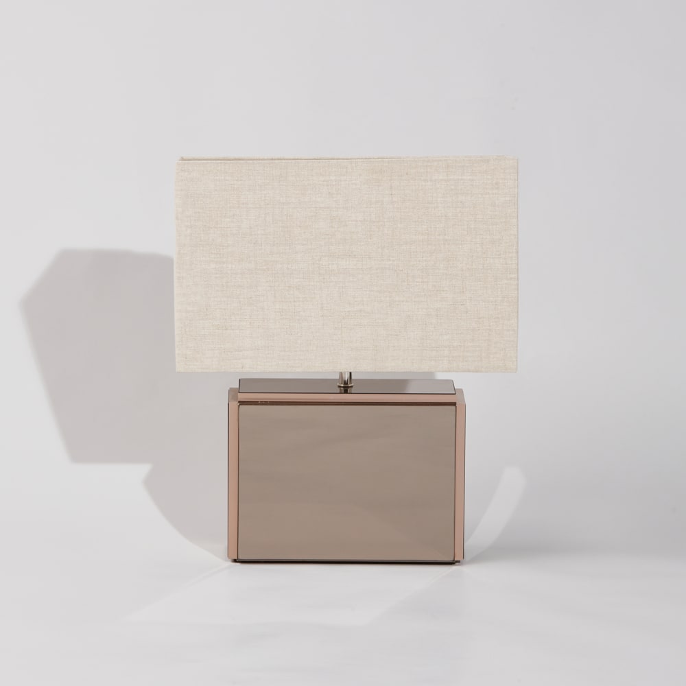 Lampe rectangulaire marron et abat-jour en lin crème