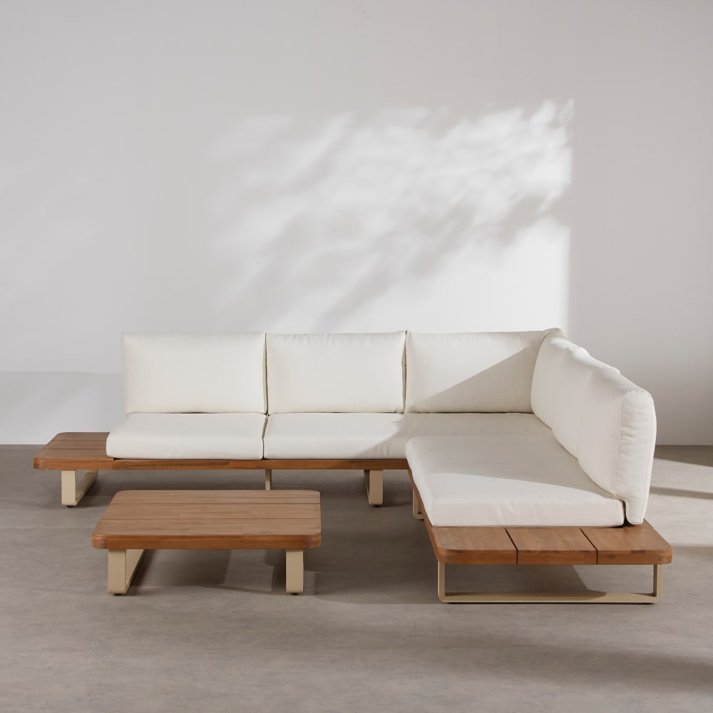 Salon de jardin 4/5 places en aluminium beige, bois d'acacia et coussins en polyester recyclé écru