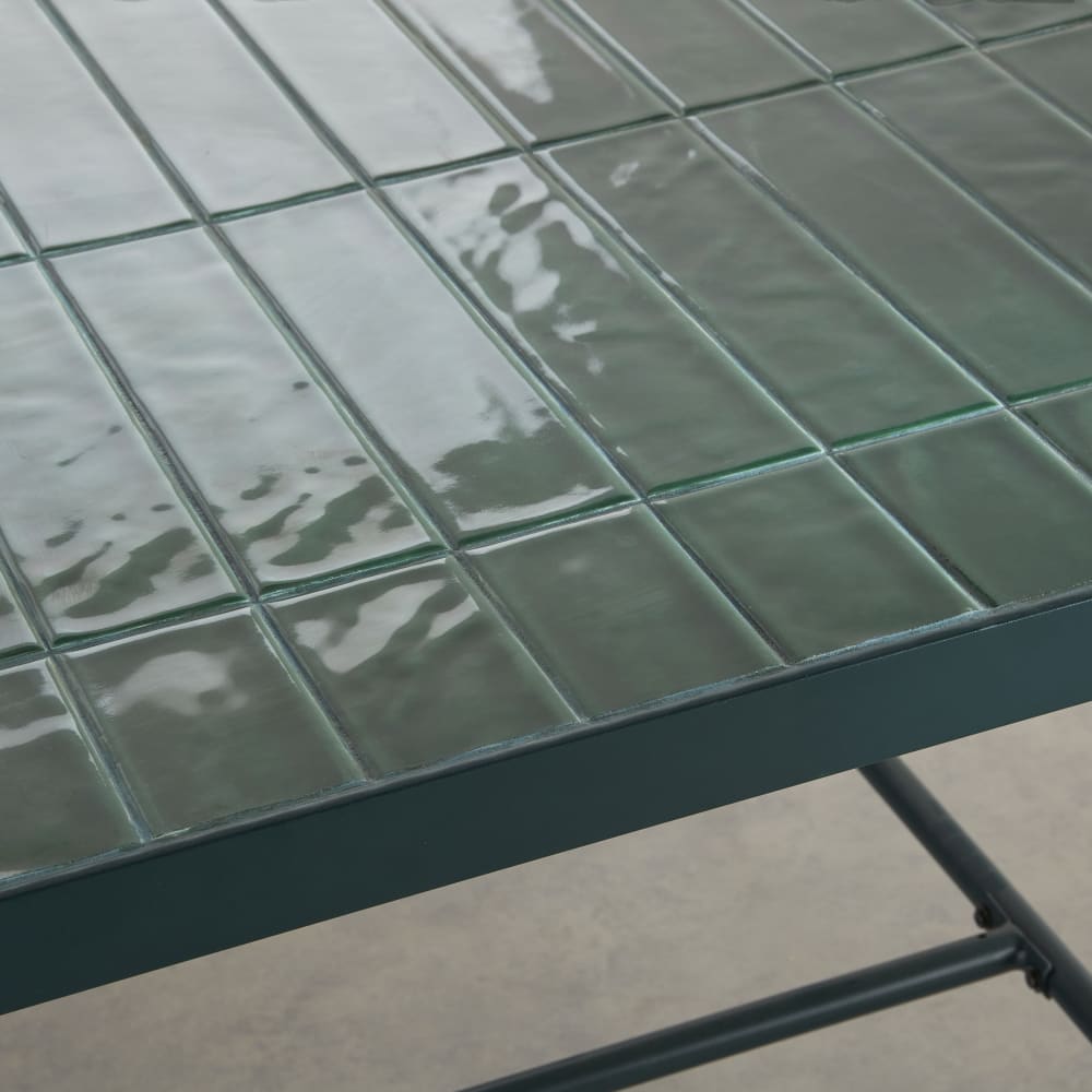 Table de jardin en acier et plateau carrelé imitation zellige vert, 6 personnes, L185 cm — vue 4
